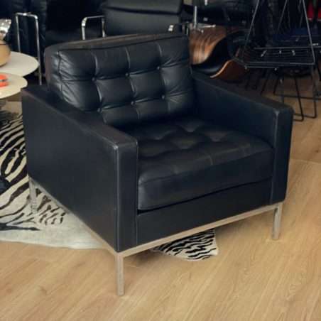 Z Authentique fauteuil Florence Knoll en cuir noir