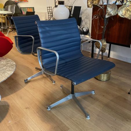 Z Rare fauteuil bleu Eames EA108 Herman Miller Vintage