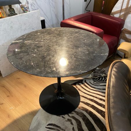 Z Table ronde de 91cm en marbre Noir Marquina Knoll