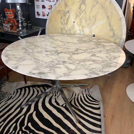 table Florence Knoll, 137cm de diamètre en marbre de Arabescaro, édition Knoll International