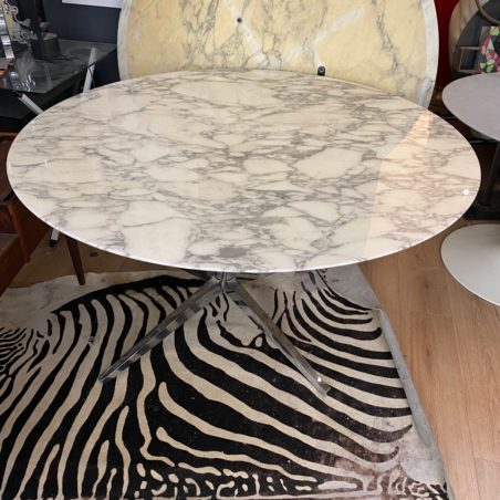 table Florence Knoll, 137cm de diamètre en marbre de Arabescaro, édition Knoll International